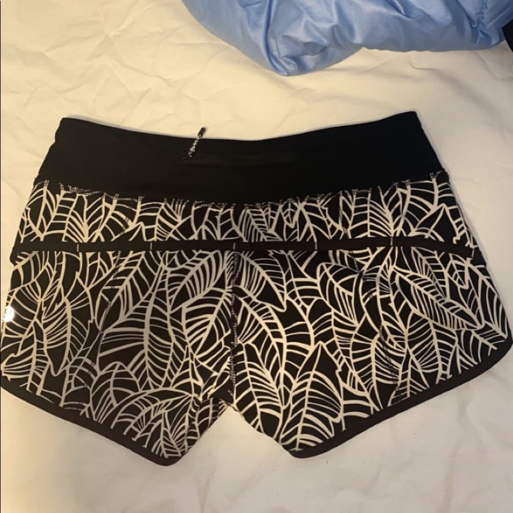 BLACK AND WHITE PATTERNED LULULEMON SHORTS